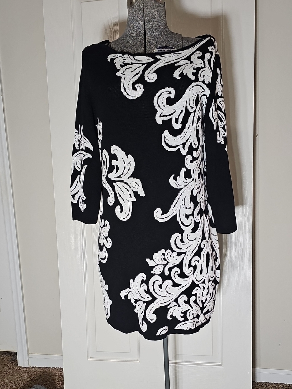 White House Black Market Scroll Knit Sheath Sweater Dress Black White Size L